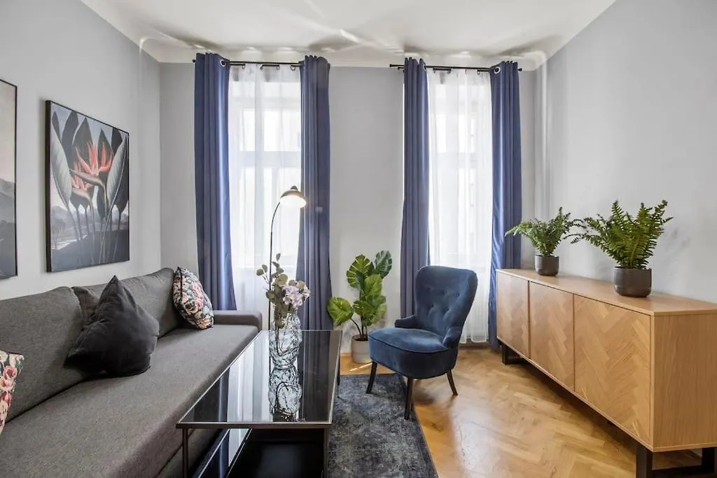 Shopping Street I 2 Minutes To Mainstation Apartment Vienna
