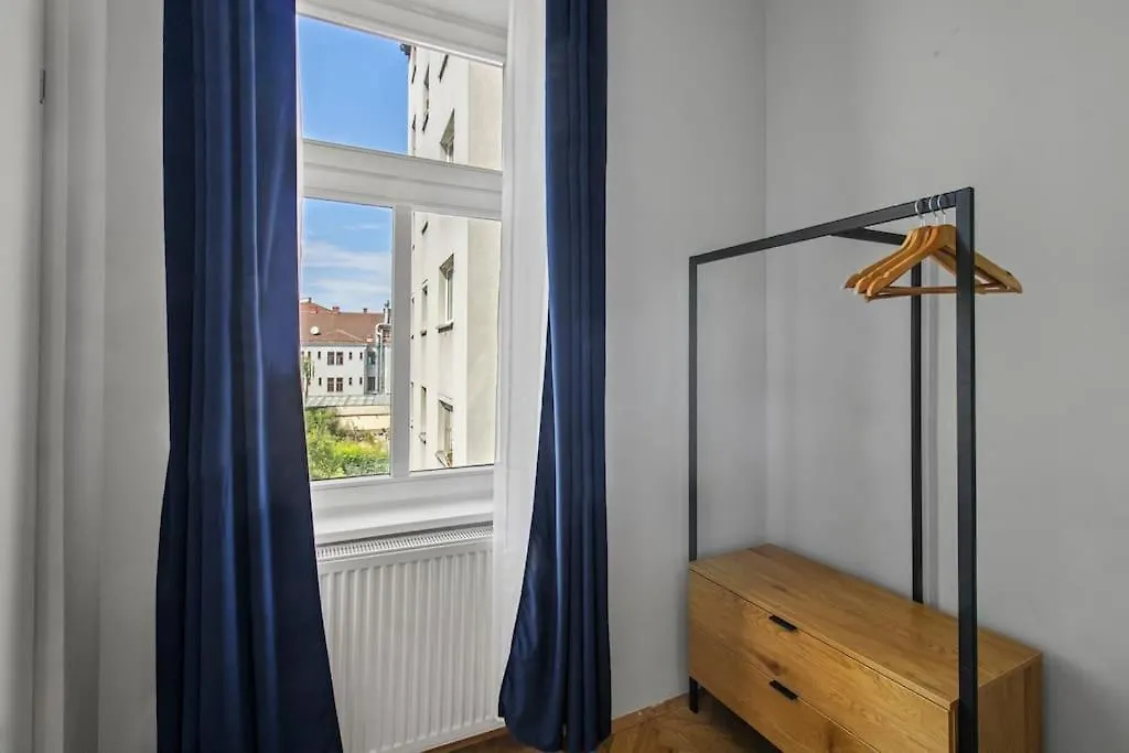 Shopping Street I 2 Minutes To Mainstation Apartment Vienna