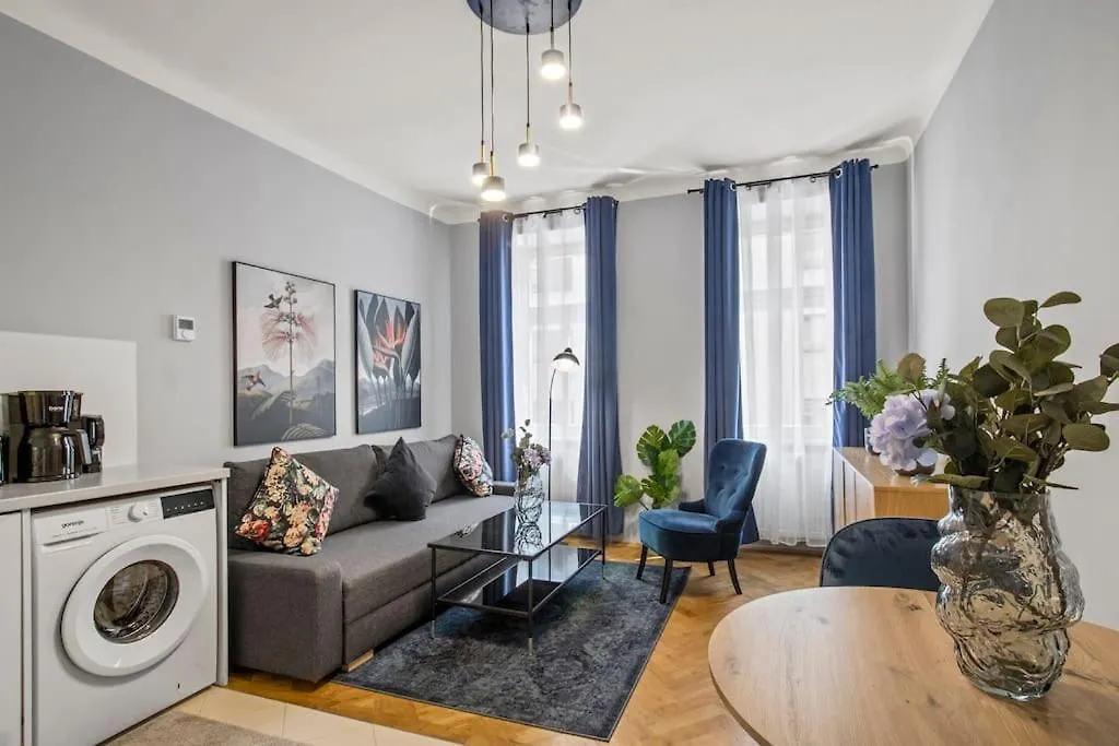 Shopping Street I 2 Minutes To Mainstation Apartment Vienna