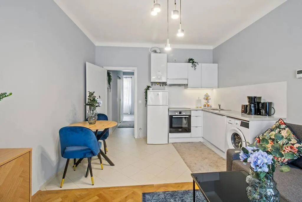 Shopping Street I 2 Minutes To Mainstation Apartment Vienna